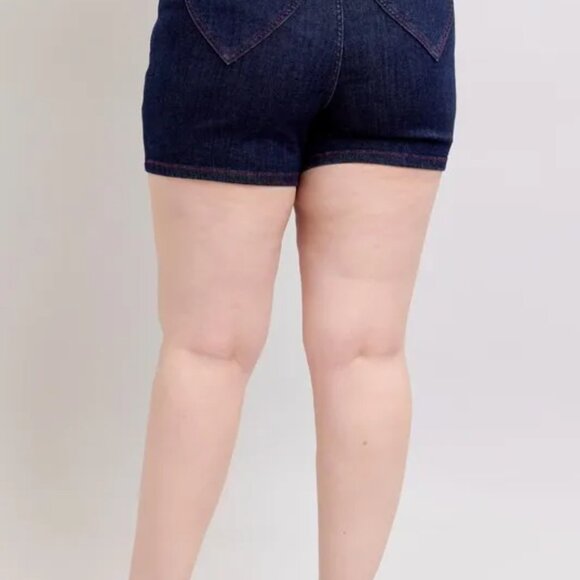 Judy Blue Plus‎ Size HW Heart Shaped Pkts & Red Contrast Thread Denim Shorts - Picture 4 of 6